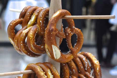 How to Get Free Pretzels on National Pretzel Day 2019 National Pretzel Day, Auntie Annes Pretzels, Cut Out Dairy, Traditional German Food, Cinnamon Sugar Pretzels, Pretzel Day, Butter Pretzels, Cinnabon Cinnamon Rolls, Non Dairy Butter