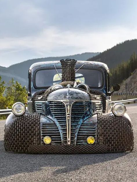 What are you willing to do to chase your dream? Would you sell off all your toys to pursue it? Would you spend every waking hour thinking about it or working on it? Would you be willing to sleep on the shop floor until it’s complete? Warwick Andrews did that and more to see his vision of the ultimate rat-rod—a ’47 Fargo FL1 wrapped in welded chains— come to life. After locking himself in his shop for months on end leading up to the 2019 SEMA Show, Chain Smoker 1.0 turned... Diesel Rat Rod, Futuristic Cars Concept, Custom Rat Rods, Rat Rod Truck, Rat Rod Trucks, Rat Rod Cars, Traditional Hot Rod, Rat Rods Truck, Dodge Trucks Ram