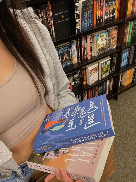 Books Shopping Aesthetic, Book Girlfriend Aesthetic, Book Obsession Aesthetic, Buying Books Aesthetic, Reading Together Aesthetic, Book Aesthetic Pictures, Book Signing Aesthetic, Library Selfie, Shopping Spree Aesthetic