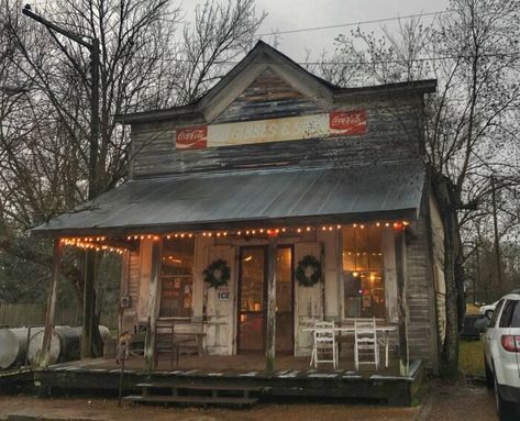 The Ultimate Hidden Gem Road Trip In Mississippi Things To Do In Mississippi, Old General Stores, Mississippi Travel, Country Stores, Southern Mississippi, Adventure Ideas, Usa Roadtrip, Old Country Stores, In The Middle Of Nowhere