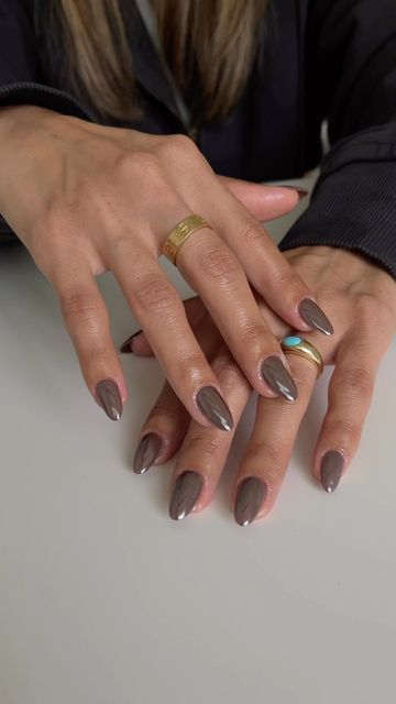 Brown Nails With Foil, Chrome Nails Taupe, Taupe Brown Nails, October French Nails, October Chrome Nails, Fall Nails Multi Colored, Coffee Chrome Nails, Dark Chrome Nails Short, Glazed Fall Nails