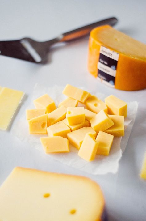 Gouda Recipe, Roquefort Cheese, Dutch Cheese, Dark Chocolate Nutrition, Queso Cheese, Gouda Cheese, Kinds Of Cheese, Charcuterie And Cheese Board, Cheese Shop