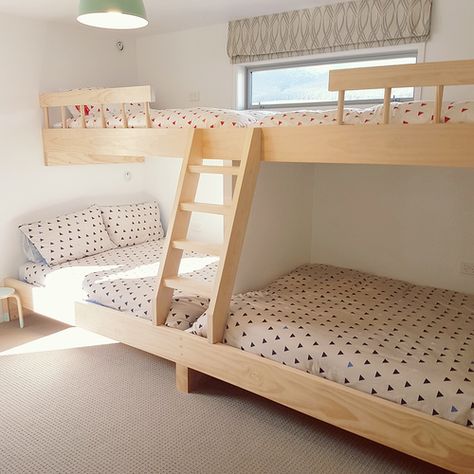 Bunk Bed Rooms, Bedroom Furniture Ideas, Beds Ideas, Boys Bedroom Furniture, Bunk Beds Built In, Cool Kids Bedrooms, Built In Bunks, Bunk Rooms, Bunk Bed Designs