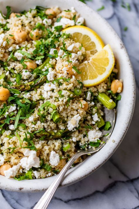 30-Minute Roasted Asparagus Quinoa Salad Asparagus On The Grill, How To Grill Asparagus, Grill Asparagus, Asparagus Quinoa, Asparagus Grilled, Asparagus Salad Recipe, Noom Recipes, Quinoa Recipes Easy, Grilled Asparagus Recipes