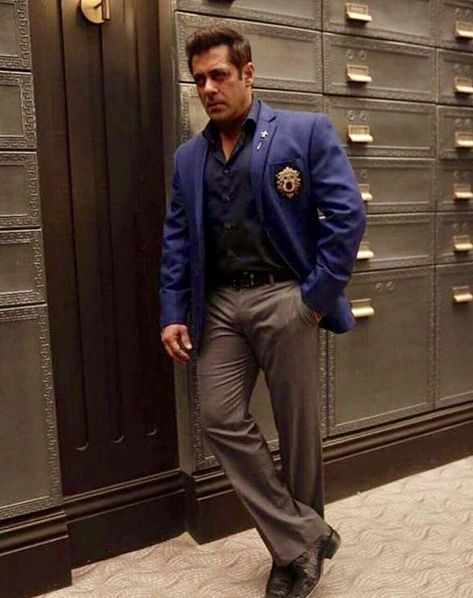 Shah Rukh Khan Movies, Salman Khan Photo, Race 3, Exam Quotes Funny, Aamir Khan, Male Poses, Academia Aesthetic, Shahrukh Khan, Salman Khan