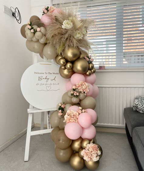 Pampas Grass Balloon Decor, Balloons And Pampas, Balloon Arch Welcome Sign, Pampas Balloon Arch, Balloon Arch With Sign, Balloon Arch With Pampas, Welcome Sign With Balloons, Easel Ideas, Bridal Shower Deco