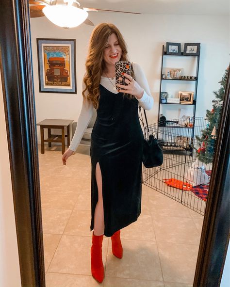 Velvet Holiday Party Outfit, Edgy Christmas Outfit, Red Velvet Dress Outfit, Velvet Skirt Outfit, Edgy Christmas, Velvet Dresses Outfit, Skirt Outfit Casual, Velvet Dress Casual, Red Booties