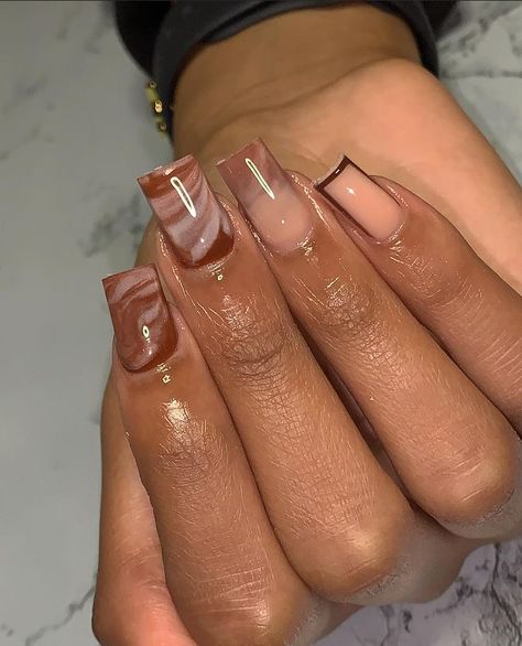 Baddie Nails Acrylic Short Almond, Trendy Short Acrylic Nails Square, Gel Overlay Nails Natural Short Clear, Marble French Tip Nails Short, Brown Short Nails Ideas, Brown Shorties Acrylic Nails, Brown Short Nails Acrylic, Brown Nail Inspo Square, Shorties Nails Brown