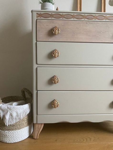 White Upcycled Furniture, Refurbish Chest Of Drawers, Paint Chest Of Drawers Ideas, Drawer Painting Ideas Aesthetic, Repainted Dresser Ideas, Neutral Chest Of Drawers, Chest Of Drawers Upcycle, Drawer Chest Bedroom, Upcycled Chest Of Drawers