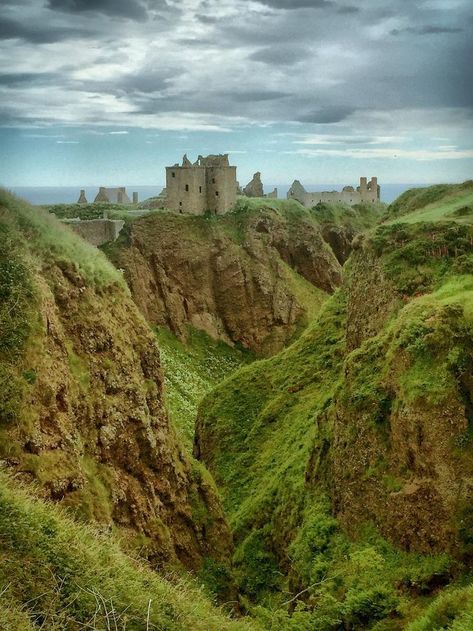 Scotland Nature, Scotland Aesthetic, Dunnottar Castle, Scotland Road Trip, Scotland Landscape, Castle Aesthetic, Castles In Scotland, Scotland Castles, Abandoned Castles