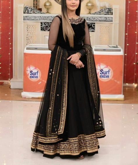 Plate/Chunat Style Frock Design Frock Designs For Girl, Mehndi Outfits, Black Frock, Frock Designs, Stylish Pic, Long Frock Designs, Punjabi Bride, Fancy Frocks, Long Frock