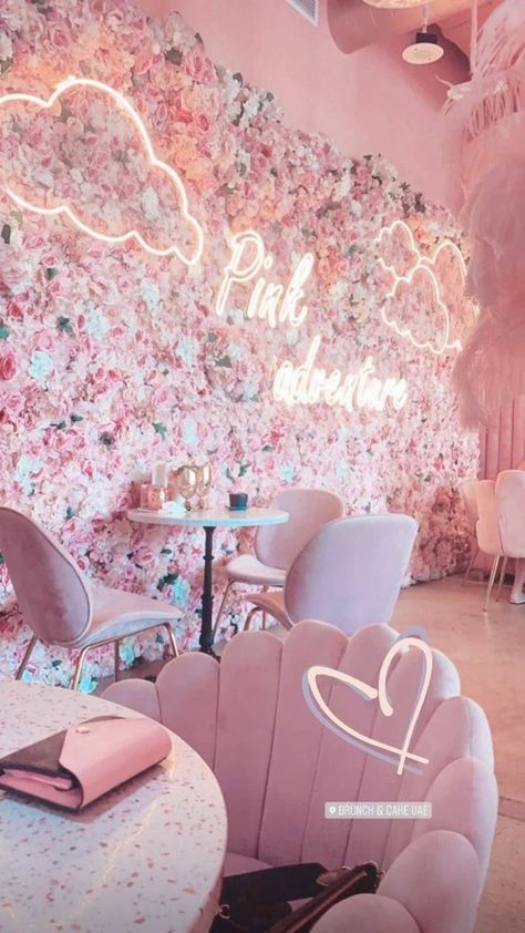 Pink Bakery Aesthetic, Pink Cafe Interior, Pink Salon Aesthetic, Girly Coffee Shop, Girly Bar, Dubai Restaurant, Pink Restaurant, Pink Bakery, Theme Restaurant