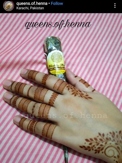 Latest Finger Mehndi Designs Unique, Mehandi Design On Fingers, Fingers Mahendi Design Latest, Pakistani Mahendi Design Hand, Back Fingers Mehndi Designs Stylish, Back Hand Mendhi Designs Unique, Mehandi Designs For Fingers Simple, Back Finger Mehndi Design, Finger Henna Designs Unique