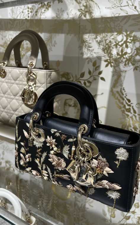 Luxury Purse Collection, Unique Designer Bags, Bag Wishlist, Expensive Purses, Expensive Bag, Luxury Bags Collection, Red Louboutin, Swarovski Necklace, Luxury Purses