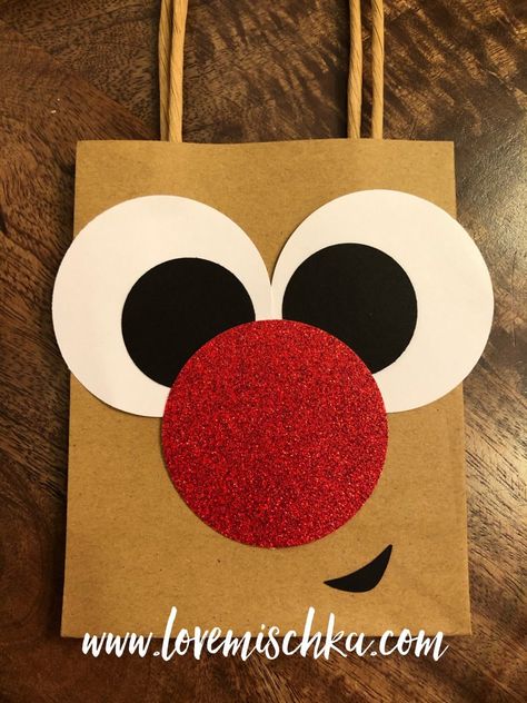 How to Make DIY Reindeer Gift Bags - Love Mischka % Xmas Gift Bags Diy, Diy Brown Paper Bag Gift Bags, Decorating Christmas Gift Bags, Brown Paper Bag Christmas Wrapping, Diy Brown Bag Gift Bags, Kids Christmas Gift Bags, Handmade Christmas Gift Bags, Kids Wrapping Ideas Christmas, How To Decorate Gift Bags