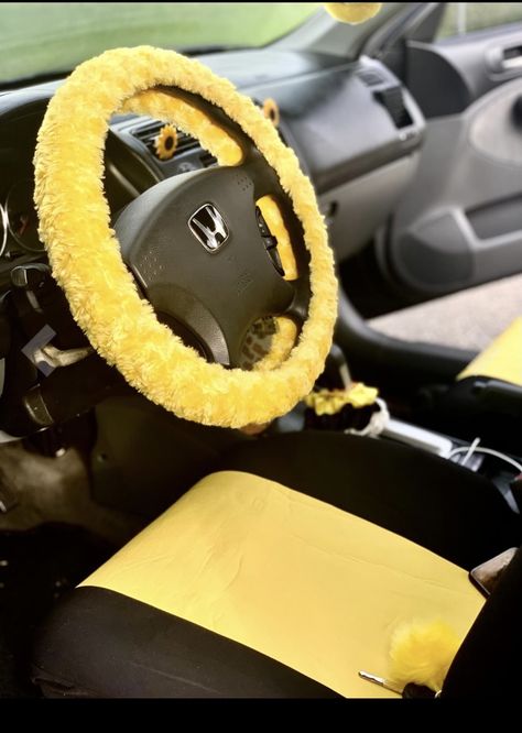 Yellow Car Accessories Decor, Yellow Car Decorations, Yellow Car Interior Decor, Yellow Car Decor, Yellow Car Accessories, Yellow Car Interior, Cars Essentials, Beetle Aesthetic, Girly Car Decor