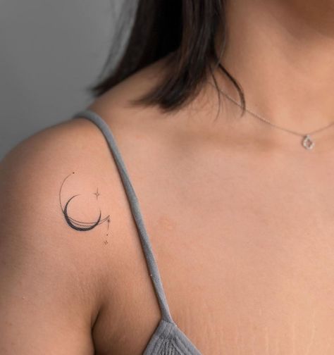 Collar Bone Tattoo Minimalist, Shoulder Small Tattoo, Golden Tattoo, Small Moon Tattoos, Tiny Tattoos For Women, Tato Minimal, Handpoke Tattoo, Small Pretty Tattoos, Petite Tattoos