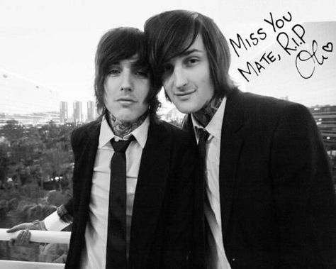 Mitch and Oliver <3 Mitch Lucker, Oli Sykes, Oliver Sykes, Music Photographer, Of Mice And Men, Rock Punk, Bring Me The Horizon, Pierce The Veil, Emo Bands