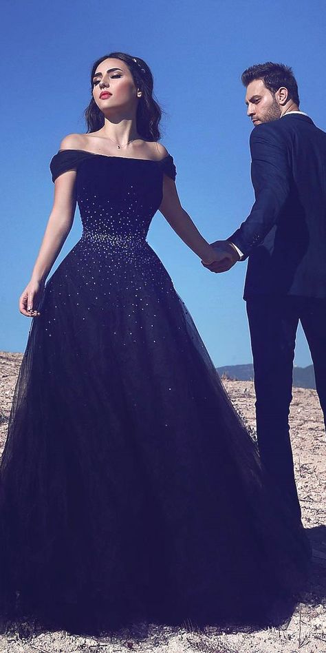 (The beading at the waist reminds me of stars in a galaxy. -rhc) Black Wedding Dresses Ideas For Fashion Forward Brides ❤ See more: http://www.weddingforward.com/black-wedding-dresses/ #weddings Prom Dress Elegant, Prom Dress Tulle, Evening Dress Wedding, Shooting Couple, Ball Gown Prom Dresses, Gown Prom Dresses, Pre Wedding Photoshoot Outfit, Evening Fashion, Foto Top