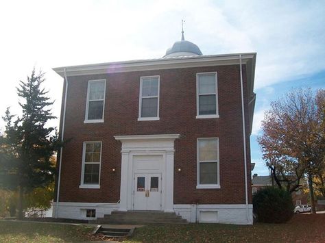 The Oldest Courthouse in Tennessee. Located in Charlotte, Tennessee, which is in Dickson County. Still in use to this day, the courthouse was built in 1804... Been here several times to sing outside of the courthouse with my high school choir! High School Choir, Dickson Tennessee, Southern Belle, Choir, Railroad Tracks, Tennessee, Shed, The Outsiders, High School