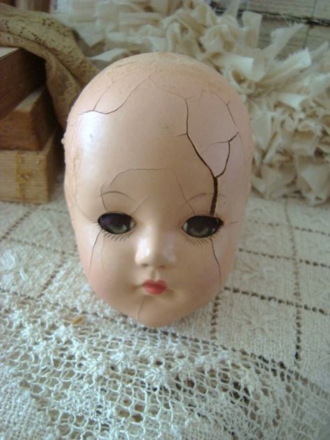 Doll Cracks Makeup, Cracked Head Drawing, Cracked Doll Face, Cracked Porcelain Doll Makeup, Sfx Photoshoot, Vintage Doll Makeup, Yukari Minamida, Broken Doll Face, Cracked Porcelain Doll