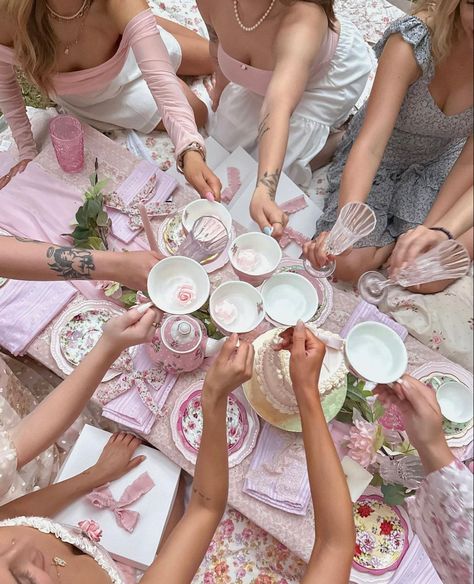 Tea Party With Friends Aesthetic, Tea Party Core, Pink Tea Party Aesthetic, Tea Party Aesthetic, 17. Geburtstag, Picnic Inspiration, Garden Party Birthday, 18th Birthday Party, 17th Birthday