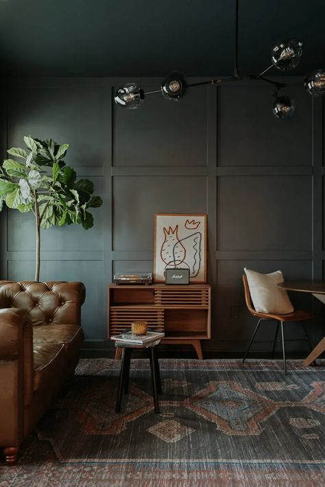 Grid Wall Living Room, Wall Paneling Ideas Office, Grid Wall Design, Navy Office Ideas, Office Feature Wall Ideas, Slat Wall Accent, Home Office Accent Wall Ideas, Diy Grid Wall, Faux Fiddle Leaf Fig Tree