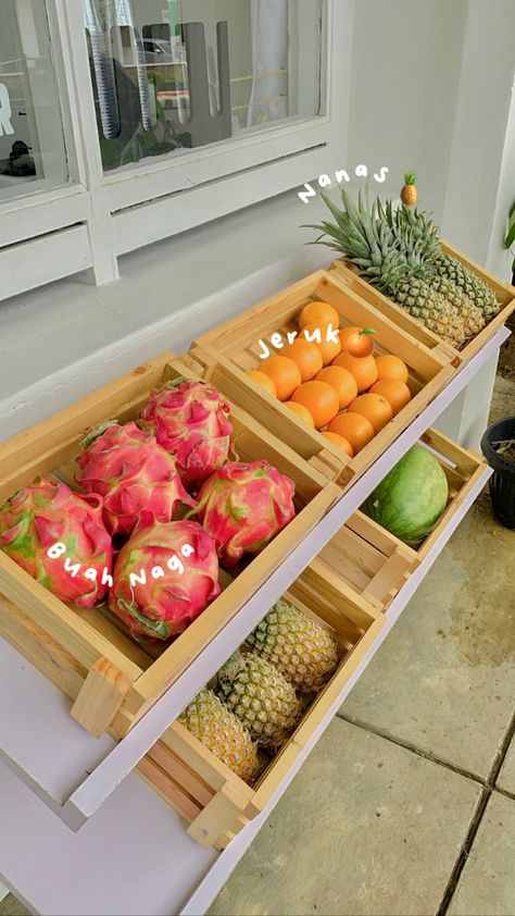 Juice Bar Display, Smoothie Shop Design, Juice Bar Aesthetic, Juice Bar Interior, Fruit Stall, Juice Bar Design, Fruit And Veg Shop, Frozen Juice, Smoothie Shop