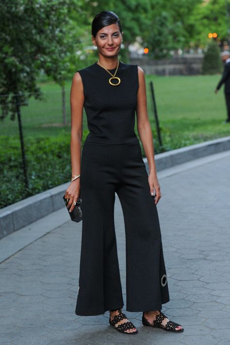 Giovanna Battaglia - perfection from top to bottom Woman In Black, Giovanna Battaglia, Moda Chic, Elegante Casual, Style Crush, Looks Chic, Fashion Editor, Mode Inspiration, Her Style