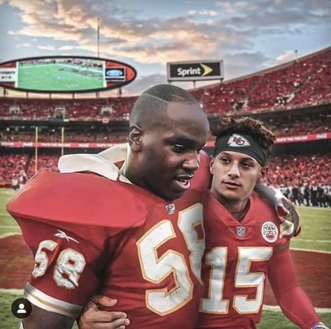 Photo Credit to Rob Poulain. First time I saw this I started crying. Derrick was the reason I started watching The Kansas City Chiefs back in '94. When he passed away, I didn't want to watch Football anymore. I've never worn any other # either. I eventually started to watch them again but it was never really the same. Then Patrick Mahomes shows up and it's like the excitement of watching was there again. Miss you DT ! Best LB ever! I want this photo enlarged into one I can hang on the wall Kansas City Chiefs Craft, Derrick Thomas, Kc Chiefs Football, Red Kingdom, Go Chiefs, Kansas City Chiefs Logo, Chiefs Kingdom, Walter Payton, Chiefs Logo