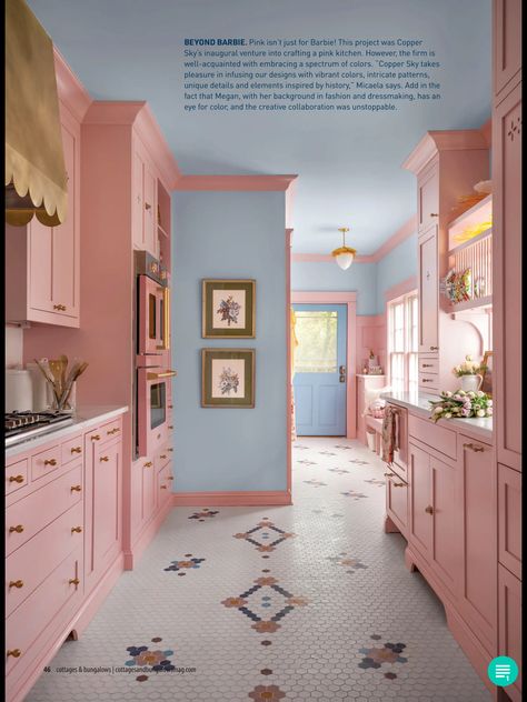 Pink Kitchen Aesthetic, Monochromatic Kitchen, Retro Pink Kitchens, Spanish Style Home, Casa Vintage, Design Remodel, Galley Kitchen, Pink Kitchen, Decoration Inspiration