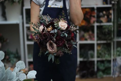 Gothic Wedding Flowers, Beige Bridesmaids, Bouquet Fall Wedding, Faux Bouquet, Black Bouquet, Purple Burgundy, Bridal Pictures, Boho Bouquet, Bouquet Bridal