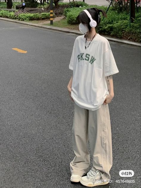 Ulzzang Outfit Korean Style, Pakaian Hipster, Baggy Outfit Ideas, Oversize Outfit, Boyish Outfits, Mode Emo, Outfit Oversize, 일본 패션, Clothes Korean Style