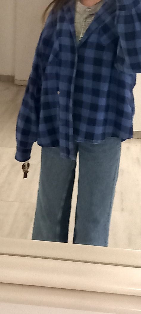 #outfit #outfit2021 #blue #oversized #plaidjacket #ootd #grunge Navy Flannel Outfit, Blue Flannel Outfit, Blue Plaid Jacket, Grungy Outfit, Light Blue Flannel, Outfit Grunge, Flannel Outfits, Oversized Flannel, Blue Flannel