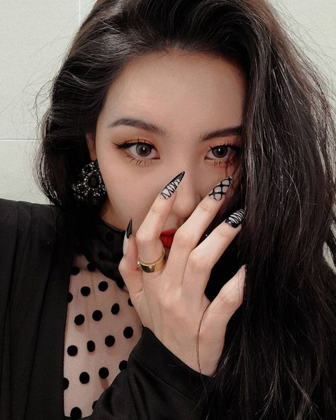 #sunmi Idol Nails, Wonder Girls Members, Ghost Light, Glam Makeup Look, Health Blog, Glam Makeup, Material Girls, Nails Art, Swag Nails