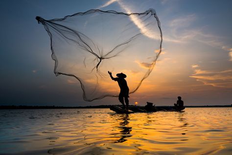 Cast-Net or Throw Net fishing is one of the more sustainable methods of recreational or sport fishing. A cast net is usually small enough to… Nature, Fisherman Throwing Net, Restaurant Moodboard, Fishing Aesthetic, Bait Tank, River Photos, Beer Cap Art, Google Icons, Cast Nets