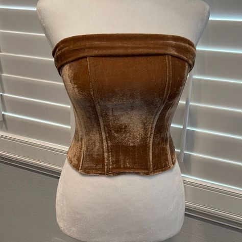 New Velvet Corset Top Runs Small, Size Up. Small Fits Like Xs Brown Crop Tops, Velvet Corset Top, Yellow Tube Top, Velvet Corset, Boxy Crop Top, White Crop Tank, Brown Crop Top, Twist Front Top, Zara Crop Top