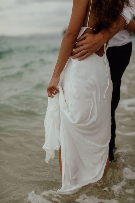 Hawaii Engagement Pictures Oahu, Aruba Engagement Photos, Beach Water Wedding Photos, Hawaii Honeymoon Photoshoot, Tropical Couples Photoshoot, Engagement Photos Mixed Couples, Island Wedding Photos, Hawaii Wedding Pictures, Chic Beach Engagement Photos