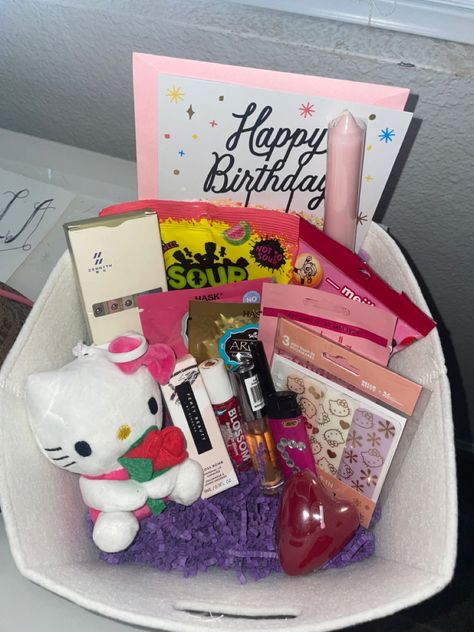 Y2k Gift Basket, Gift Basket Cheap, Birthday Basket For Best Friend Cheap, Sanrio Gift Basket Ideas, Sanrio Gift Basket, Hello Kitty Gift Baskets, Hello Kitty Theme Gift Basket, Cute Gift Baskets For Best Friend Pink, Hello Kitty Gift Ideas