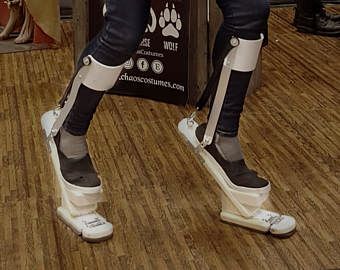 Digitigrade stilts I want to make these. Really cool. Digitigrade Stilts, Stilt Costume, Fursuit Tutorial, Armadura Cosplay, Werewolf Costume, Diy Kostüm, Cosplay Armor, Cosplay Tutorial, T-shirt Refashion