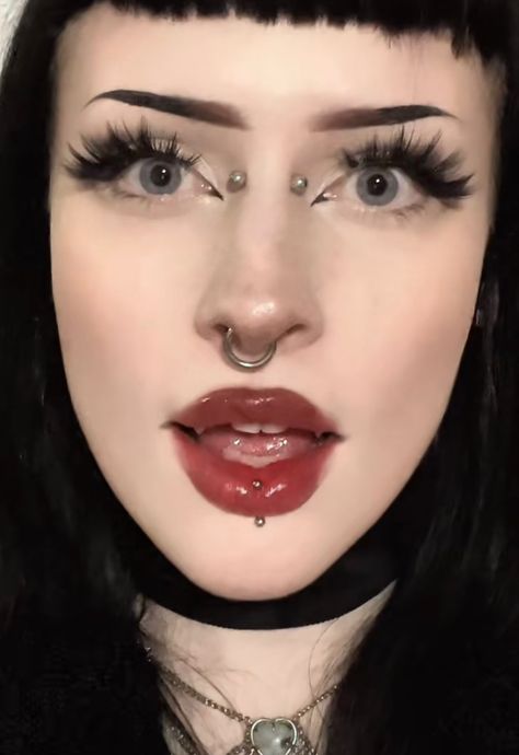 Double Vertical Labret, Labret Piercing Ring, Body Modification Piercings, Teeth Gems, Vertical Labret Piercing, Vertical Labret, Snakebites, Face Piercings, Tooth Gem