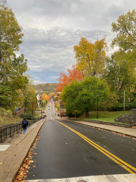 Ohio university in autumn Ohio University Aesthetic, Ohio Aesthetic, University Aesthetic, Ohio University, University Life, World Cities, Nature Aesthetic, College Life, Athens