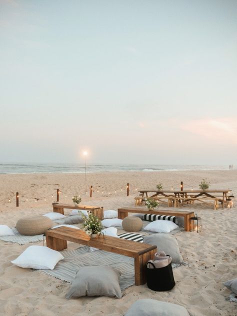 Beach Wedding Seating, Elegant Backyard Wedding, Hamptons Wedding, Beachside Wedding, Welcome Party, Van Morrison, Sharon Stone, France Wedding, Martha Stewart Weddings