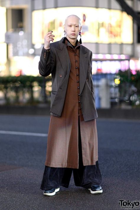 Japanese Mens Street Fashion, Japan Men Outfit, Japan Street Fashion Men, Breaking Gender Norms, Monochrome Streetwear, Kimono Streetwear, Japan Men Fashion, Fashion Subcultures, Japanese Mens Fashion