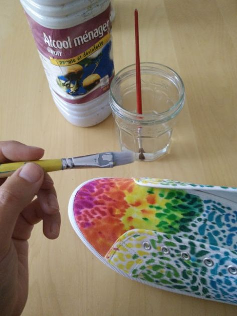 Diy Tie Dye Shoes, Canvas Shoe Painting, Sharpie Alcohol, Tie Dye Projects, Canvas Shoes Diy, Sharpie Shoes, Dye Projects, Dye Shoes, Sharpie Colors