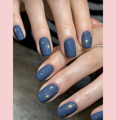 Cosmic Nails, Nail Art Noel, Easy Nails, Blue Nail, Nailed It, روتين العناية بالبشرة, Fancy Nails, Nail Polishes, Blue Nails