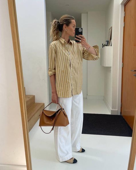 White Blouse Designs, Chic Mom Outfits, Mom Outfits Spring, Black Cashmere Sweater, Mommy Outfits, Casual Outfits For Moms, Summer Outfits For Moms, White Linen Pants, All White Outfit