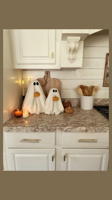 Morgan Winton on Instagram: "DIY mini Sherpa ghost! 👻 Comment LINK and I’ll send you links to everything I used and the decor in the space! These little ghost are the cutest and so easy to make! I got this idea from @ashleymariesavage Do you prefer Fall or Halloween decor? Or both depending on the month?? 🎃 #LTKit #easydiy #forthehome #diyhomedecor #diyhome #diydecor #falldecorations #diyfalldecor #falldecoratingideas #fallhomedecor #falldecorating #fallcrafts #homedecor #diyhalloween #hallow Sherpa Ghost, Halloween Hosting, Party Ideas Halloween, Halloween Porch Decor, Halloween Outdoor Decoration, Deco Halloween, Halloween Kitchen Decor, Halloween Decor Diy, Halloween Decor Ideas