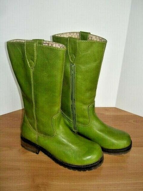 90's Vintage Steve Madden Boots leather GREEN women's 8M | #3771966204 Steve Madden Boots Outfit, Green Boots Outfit, Vintage Steve Madden, Madden Boots, Green Boots, Steve Madden Boots, Autumn 2024, Boots Leather, Lug Sole