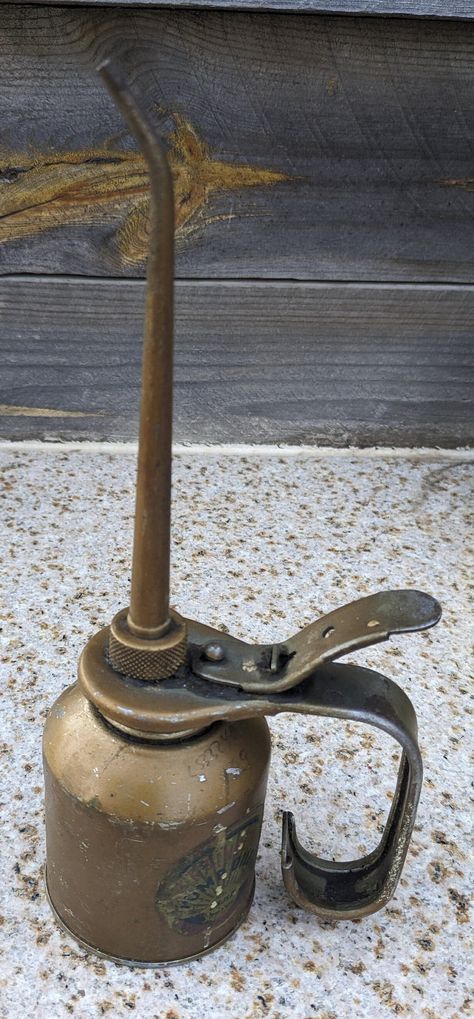 Vintage, Eagle, Rainbow, Pumping Oil Can. This has a nice label and the can is in great shape and works well. Vintage Oil Cans, Antique Glassware, Old Tools, Oldies But Goodies, Vintage Tools, Vintage Stuff, Vintage Pictures, The Good Old Days, Gas Station